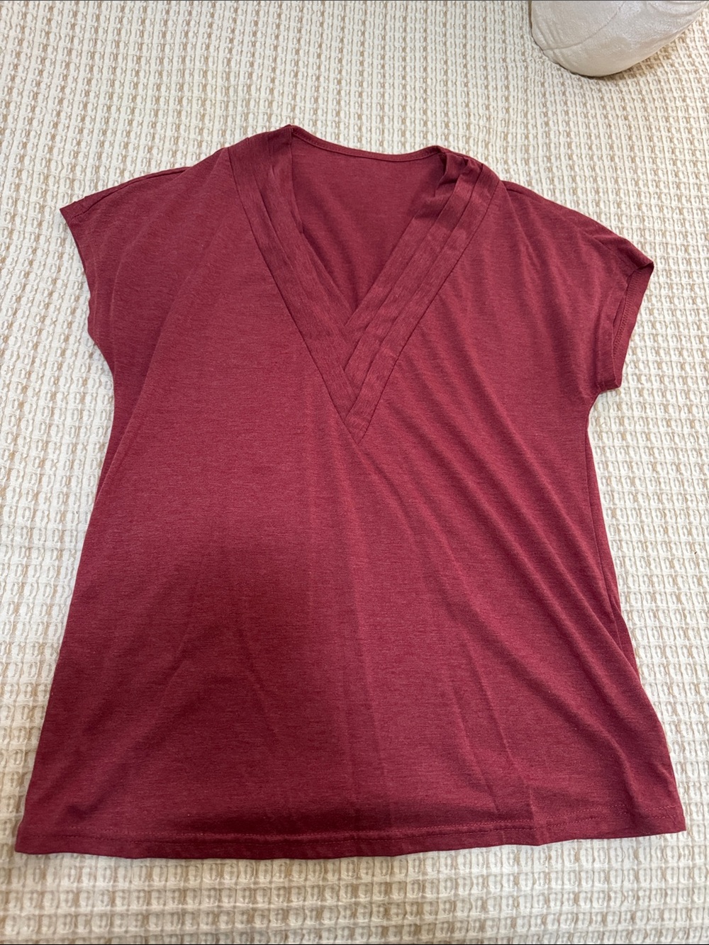 Classic V-Neck Short Sleeve Top in Burgundy